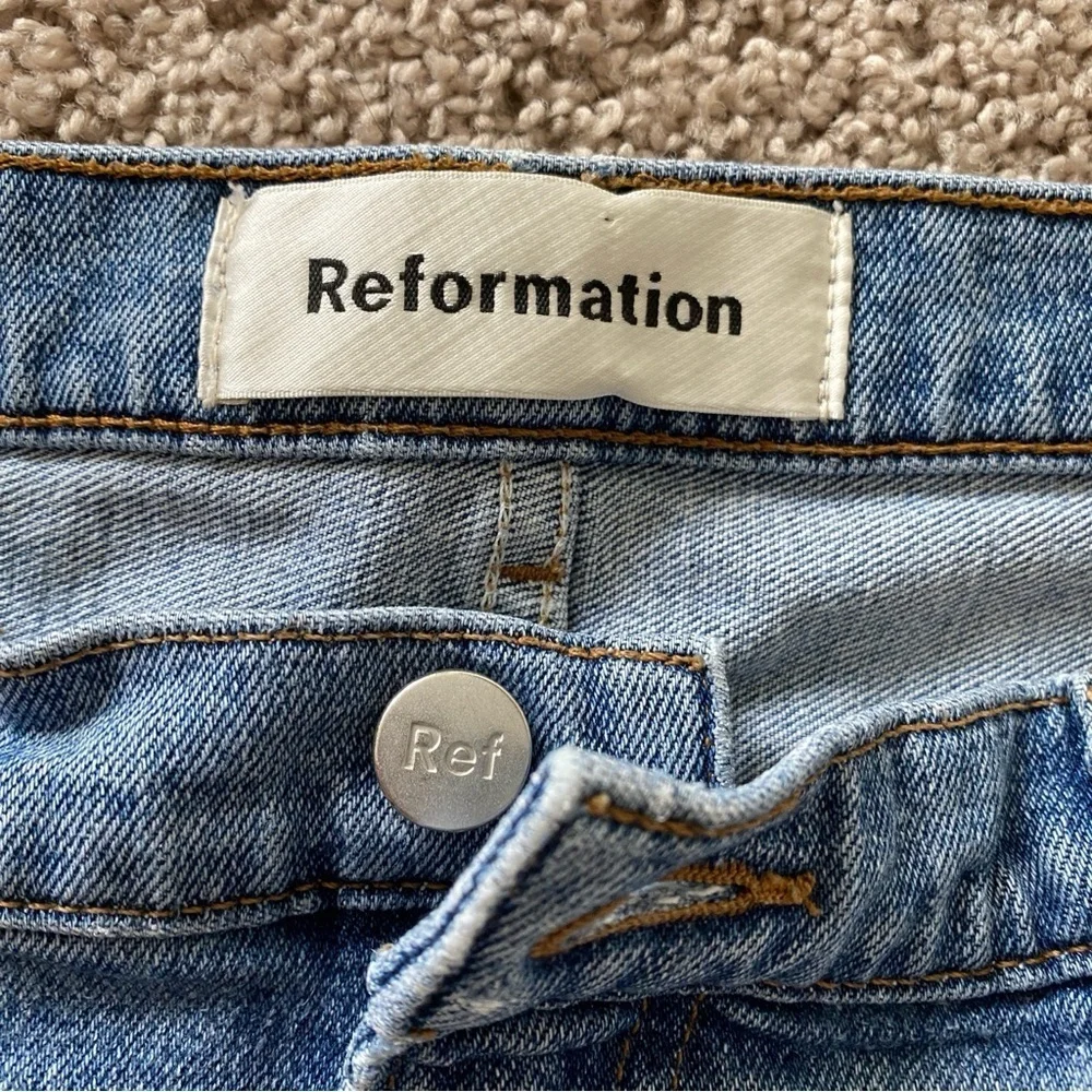 Reformation Cropped Flood Jeans Distressed Raw Hem in Olympic Wash Sz 30 - Picture 9 of 16